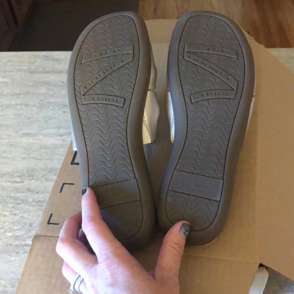 NEW Gold Sandals - Picture 4 of 4